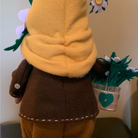 Scandinavian Daisy Gnome Doll - Handmade - Picture 9 of 13